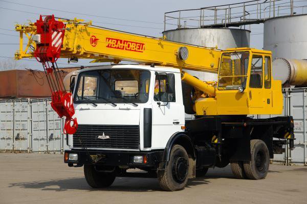 Автокран Ивановец 10 тонн